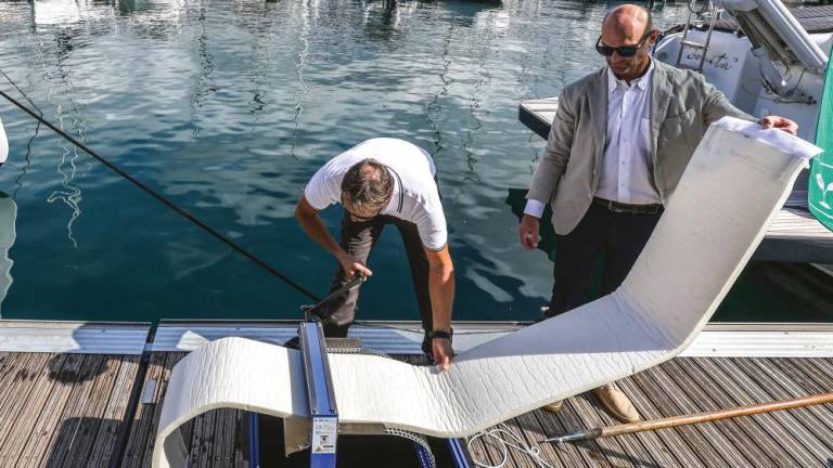 Pri marini San Giusto namestili vpojne gobe za čiščenje morja