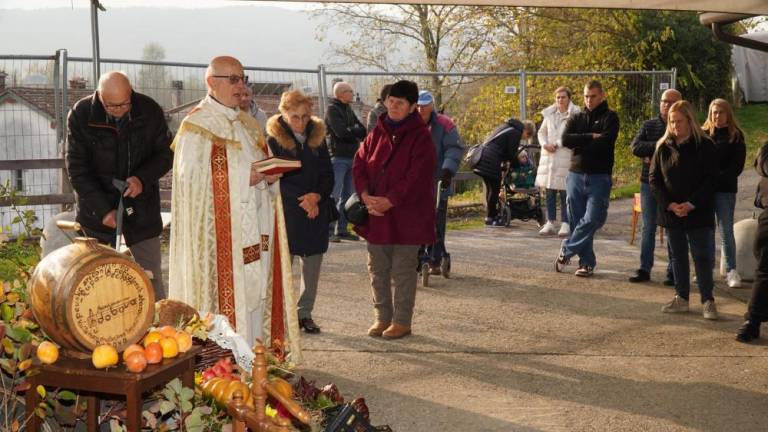 Traktorji zahrumeli, otroci zapeli, plesalca navdušila