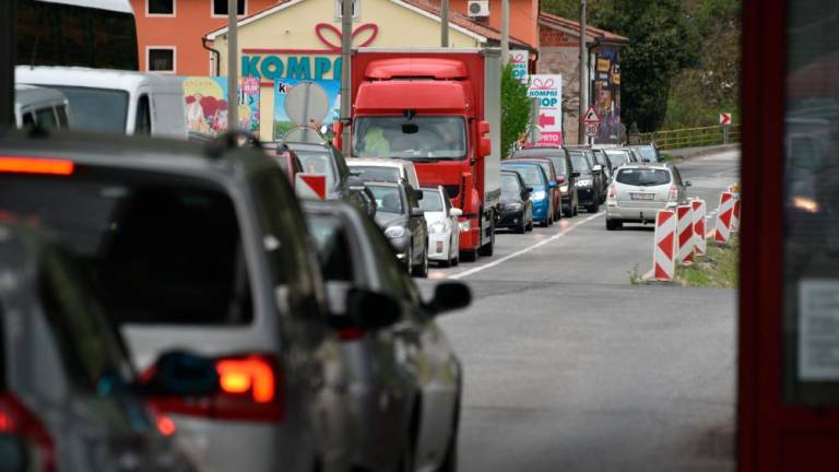 Slovenija bo podaljšala nadzor na meji s Hrvaško in Madžarsko