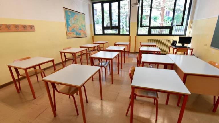 Stalno nameščeni vodje zavračajo administrativno vodenje dodatnih šol