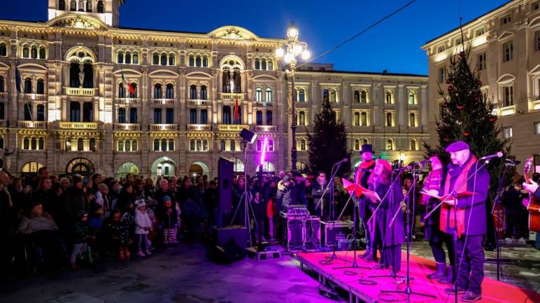 Lučke in repatica za uvod v praznično vzdušje (foto)