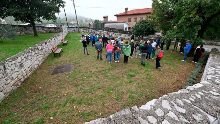 Skupnosti predali kotiček vasi, ki ga lahko vsi uporabljajo za sprostitev