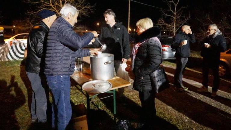 Človekoljubna baklada spet povezala Štandrež in Vrtojbo