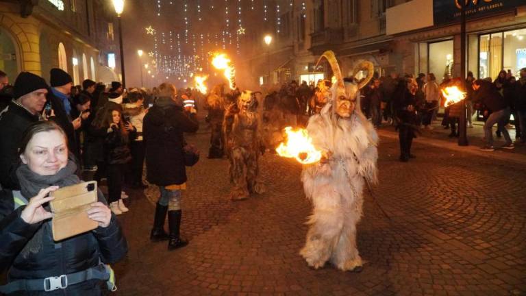 Eni plesali, drugi strašili (foto)