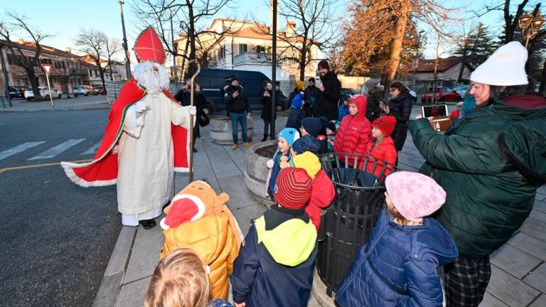 Miklavž obdaril otroke