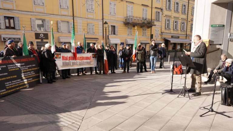 »Fašisti zlorabljajo trikoloro«