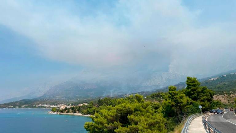 V Dalmaciji še gori, požari pa so večinoma pod nadzorom