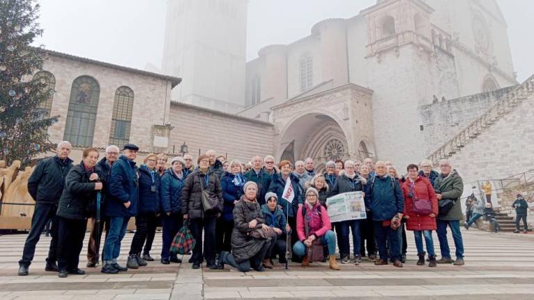 Skupinski posnetek s Primorskim Dnevnikov na izletu v čarobno Umbrijo s Krutom.