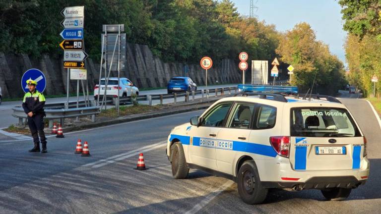 V nesreči v Ulici Carnaro umrl 60-letni motorist