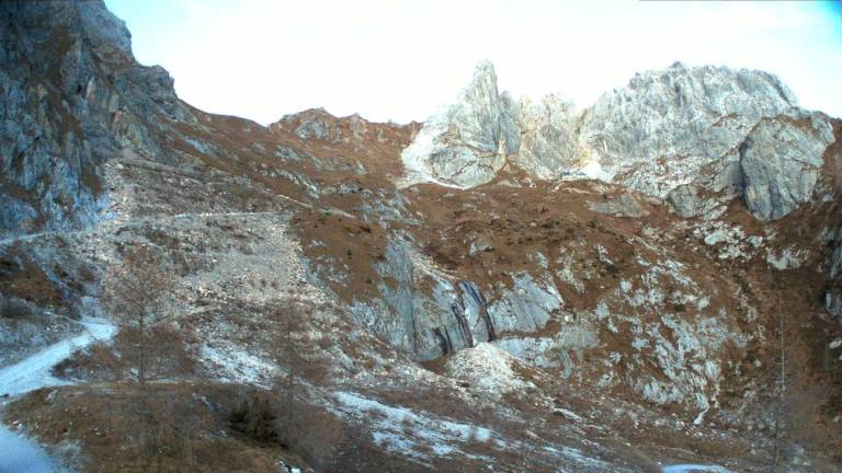 Plodn, zavetišče Calvi (2164 m) danes (SPLETNA KAMERA METEOMONT)