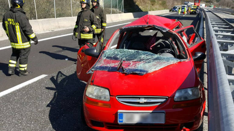 Tovornjak trčil v mali chevrolet