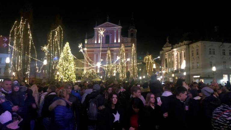 Ljubljano razsvetlile praznične lučke