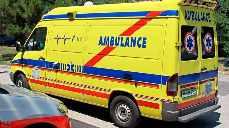 Gasilci v Kopru iz močno pregretega avtomobila rešili dva otroka