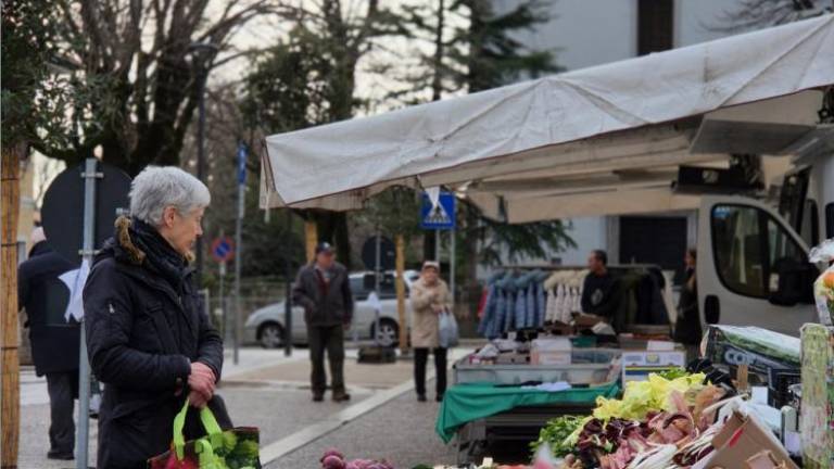 Kramarji so se vrnili na obnovljen trg v Nabrežini