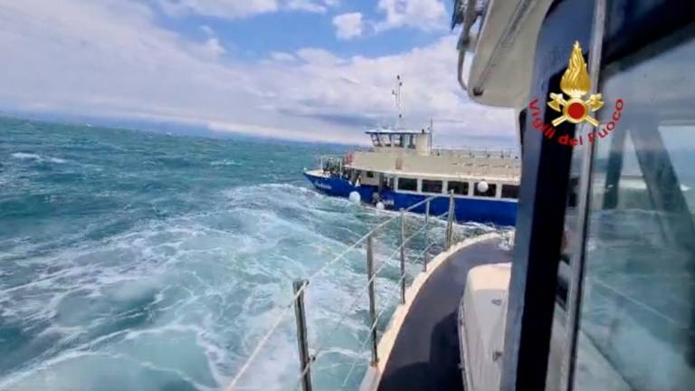 SOS z ladje Audace, ki povezuje Trst in Gradež (video)