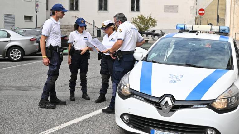 Del nabrežja že zaprli za promet