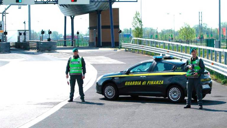 Izstavljali lažne račune za neobstoječe posle