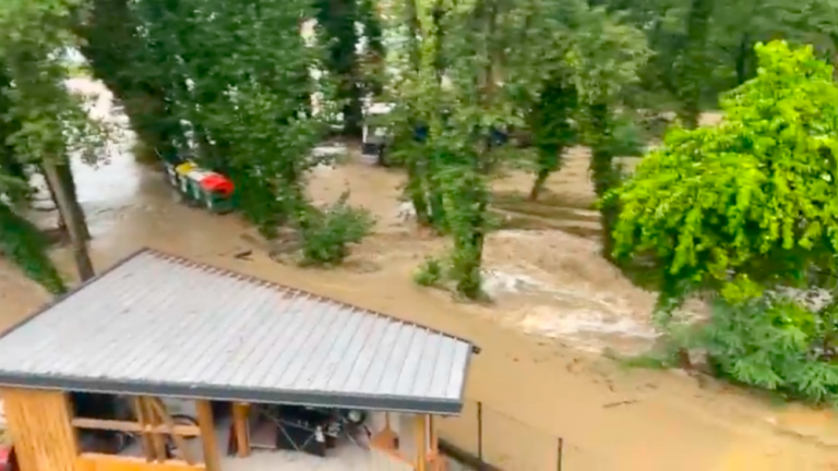 Obilne količine padavin povzročajo težave v slovenski Istri