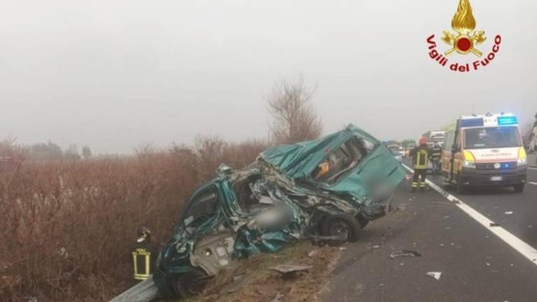 V nesreči na avtocesti A4 umrla 26-letnica, dve osebi poškodovani