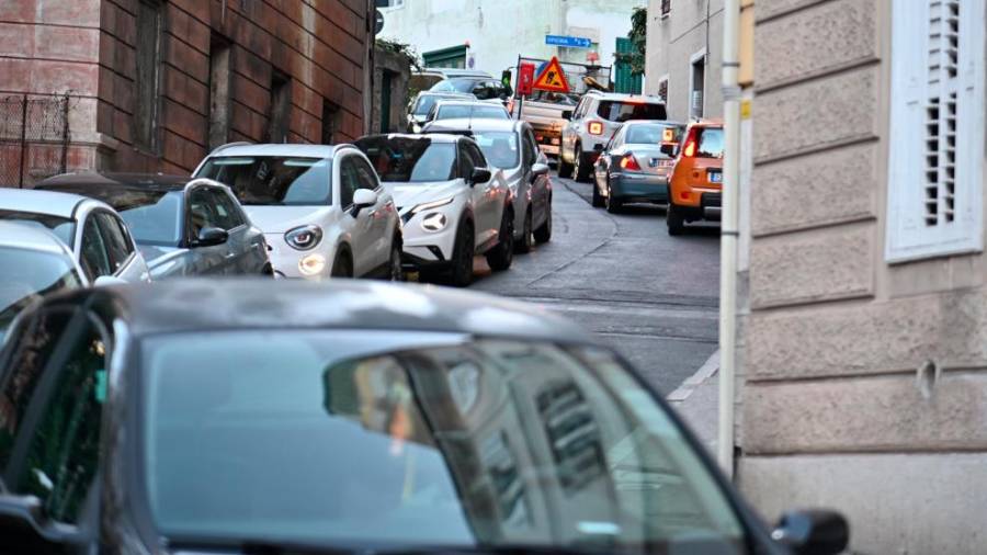 Prometni zamašek v Ulici Cordaroli (FOTODAMJ@N)