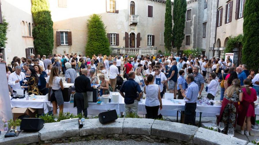 Številni obiskovalci festivala na devinskem gradu (FOTODAMJ@N)