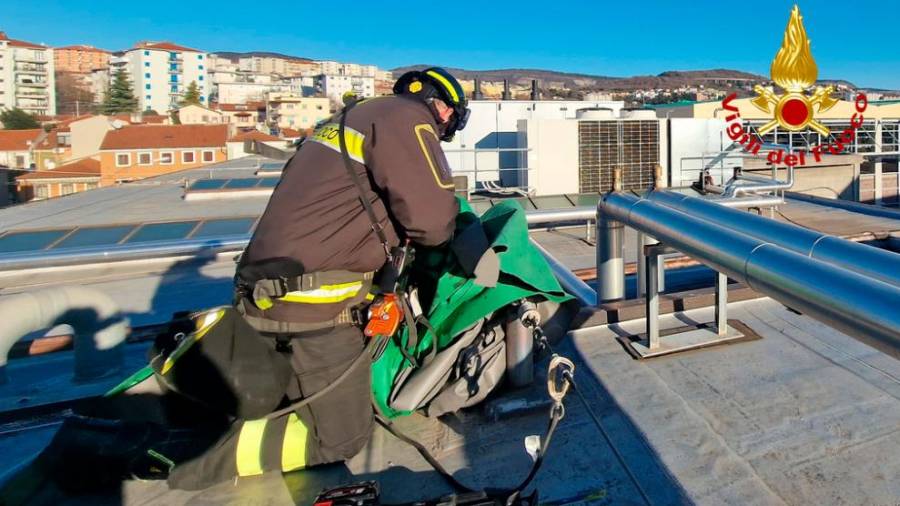 $!Burja je poškodovala tudi strešne kritine (GASILCI=