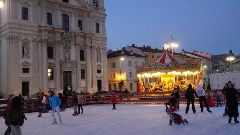 Silvestrovanje z glasbo, pozdravi županov in spektaklom dronov